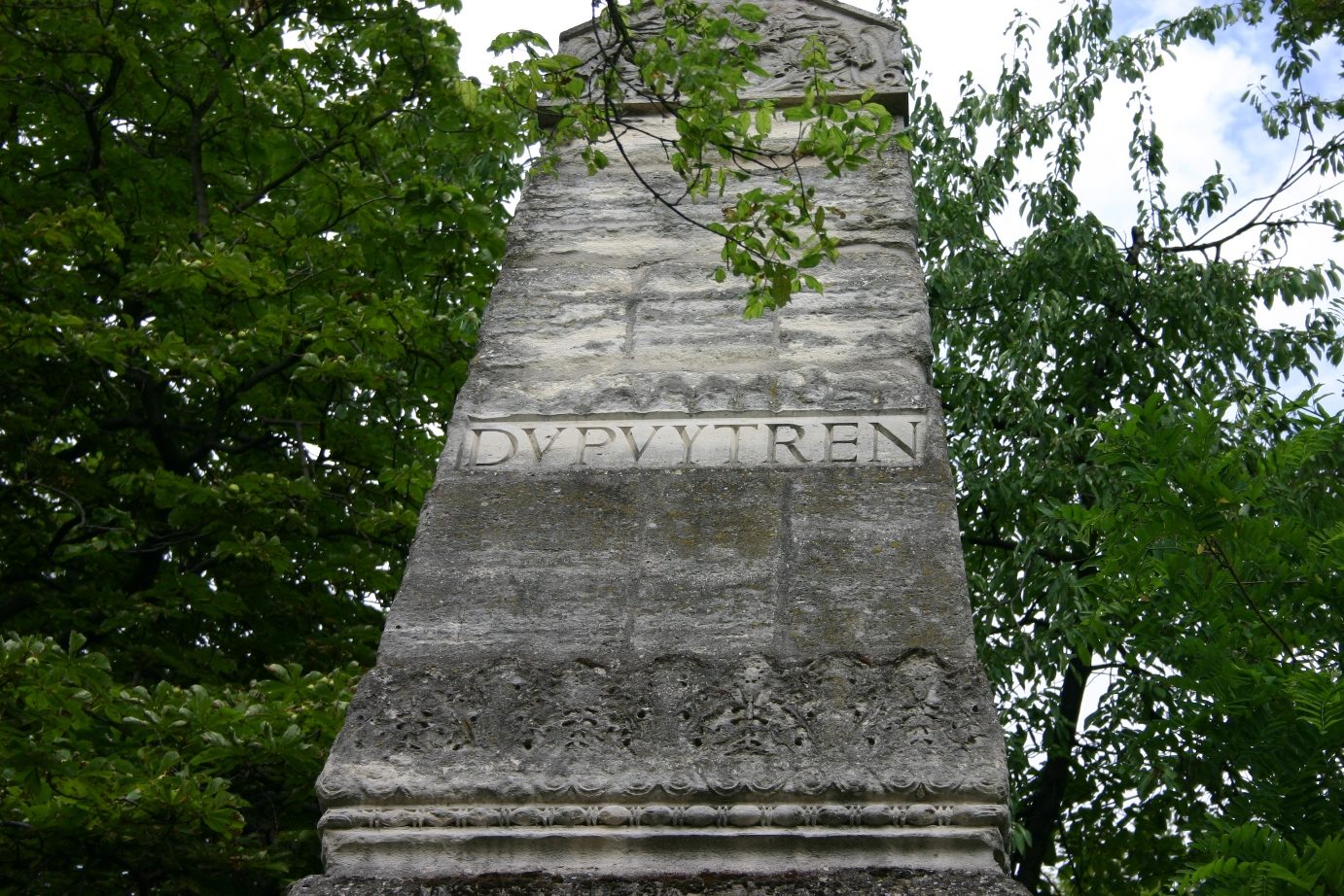 Guillaume Dupuytren's tomb, Pere Lachaise Cemetery, Paris (4).JPG